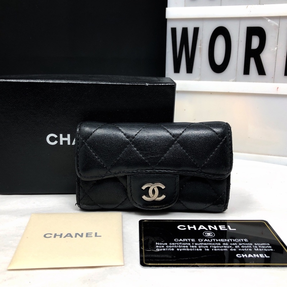🔮SOLD🔮CHANEL classic flap quilted Matelasse CC 6 Key Holder Case lambskin - Picture 1 of 14